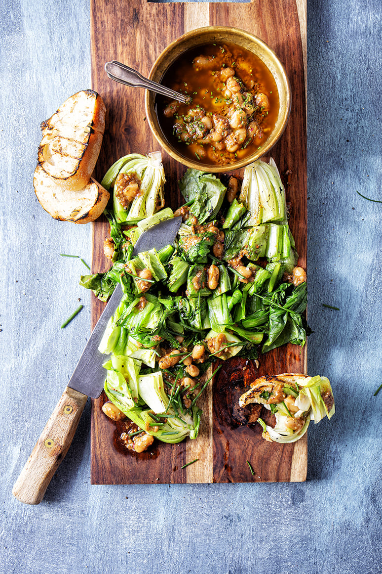 Gegrilde andijvie met wittebonenvinaigrette