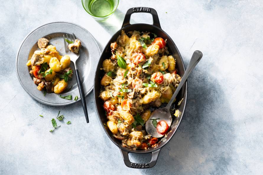 Gnoc­chi oven­scho­tel met ro­mi­ge kip