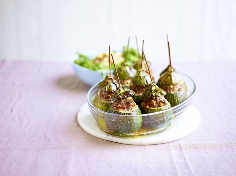 Courgettes gevuld met lamsvlees, aardappelsla met waterkers
