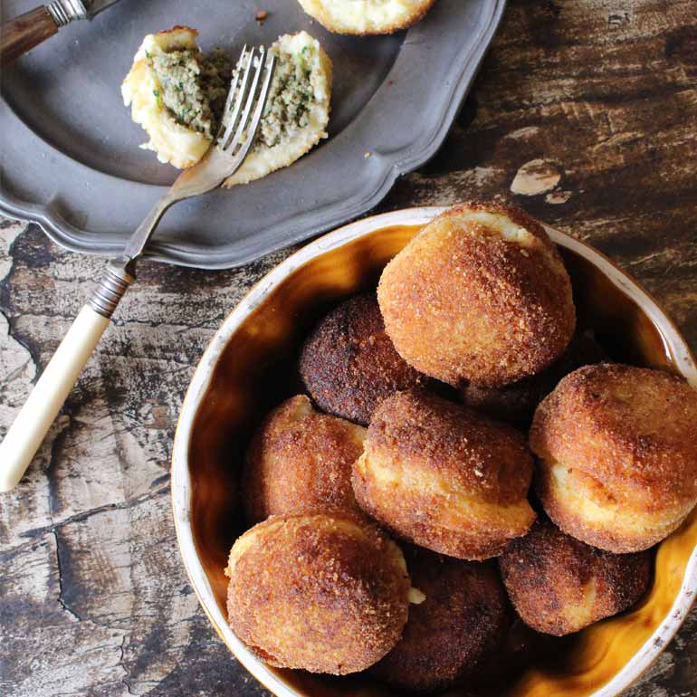 Knödel (bitterballen)