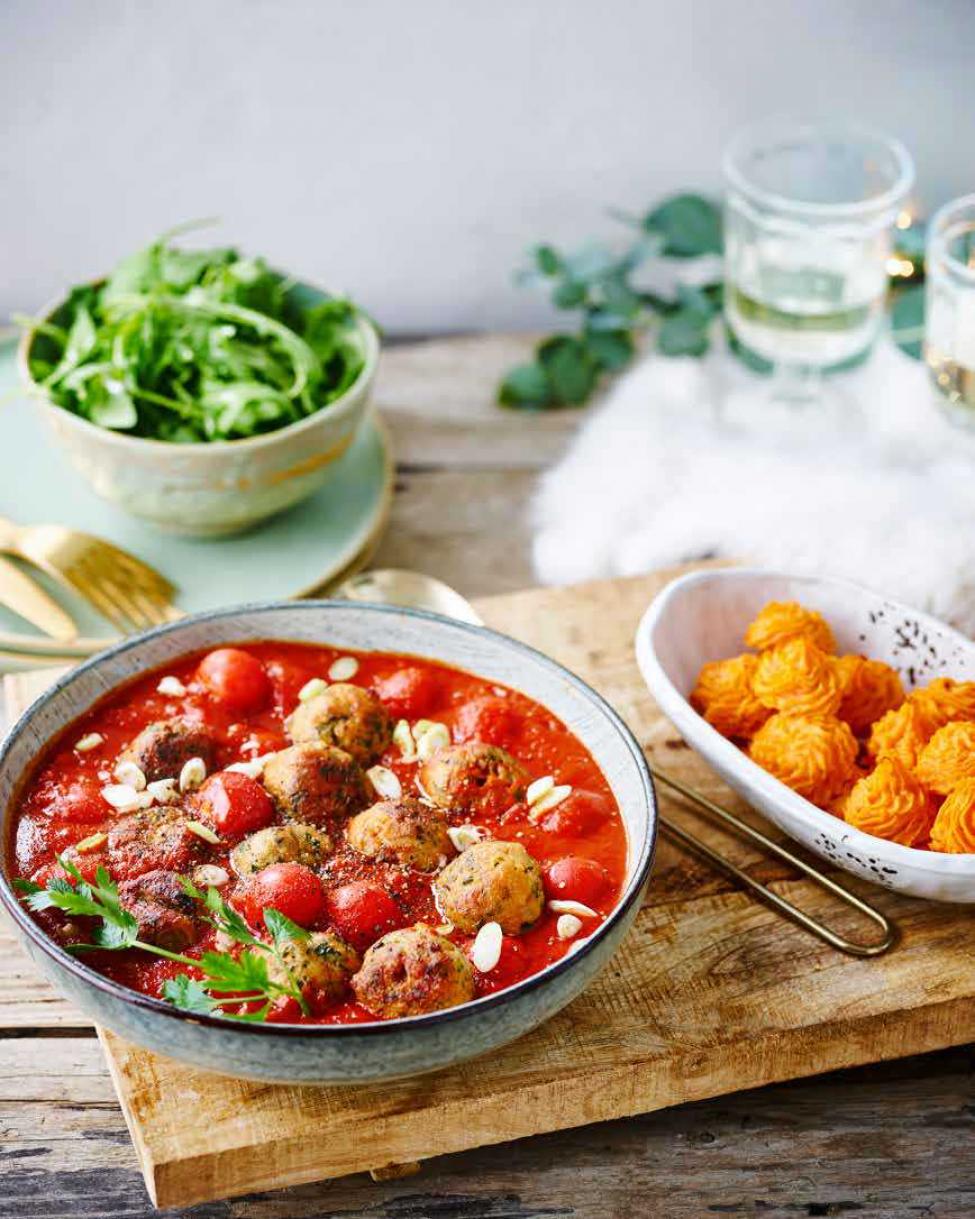 Pommes duchesse van zoete aardappel met kalkoenballetjes in tomatensaus