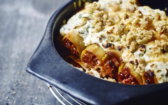 Cannelloni met gehakt, ricotta en notencrumble