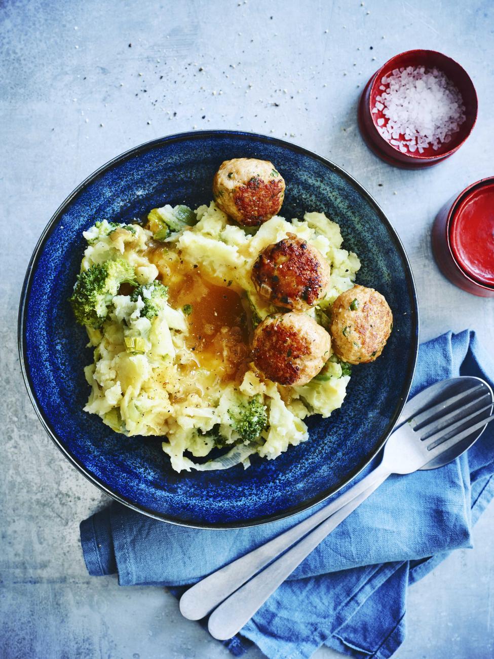 Stoemp van broccoli en prei met kippengehaktballetjes