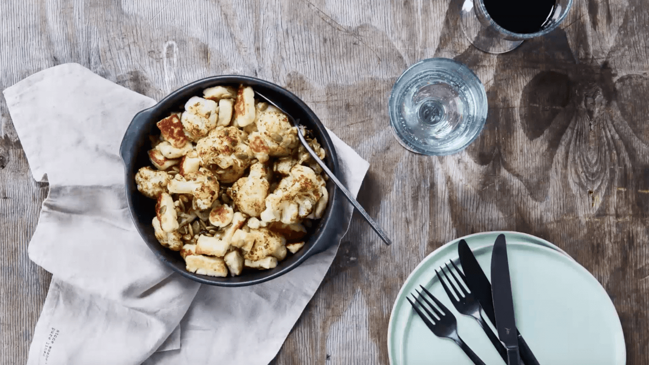 Kruidige bloemkool met gebakken halloumi