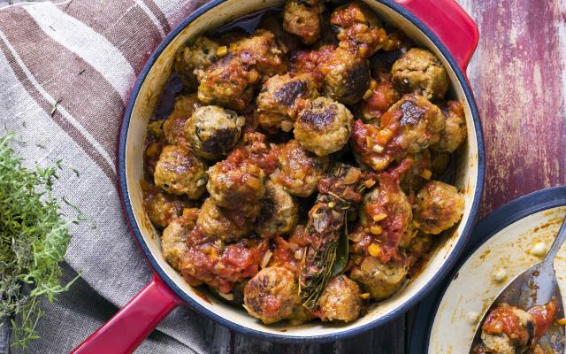Gehakt-groenteballetjes in tomatensaus
