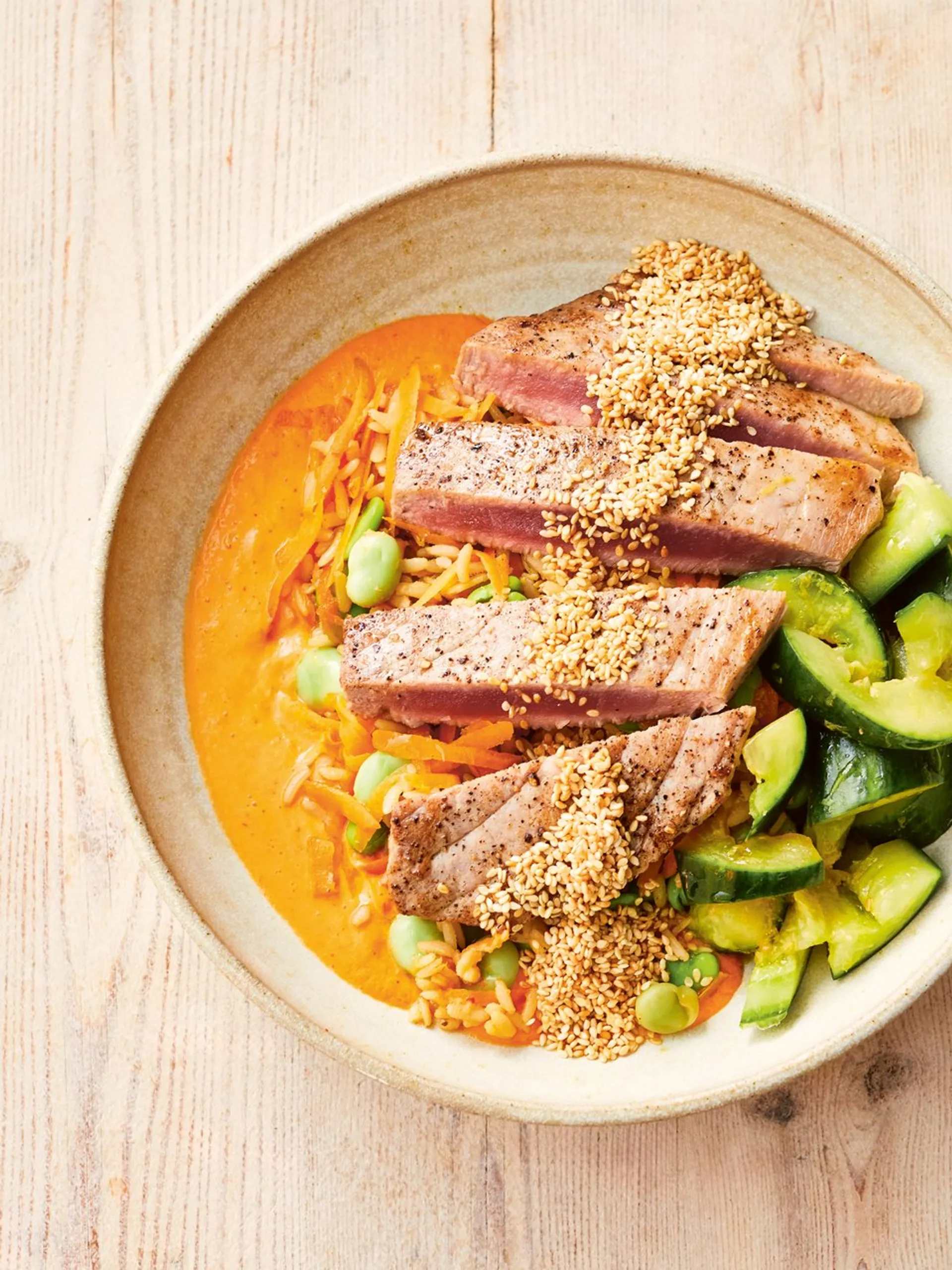 Aangebraden tonijn kimchi bowl