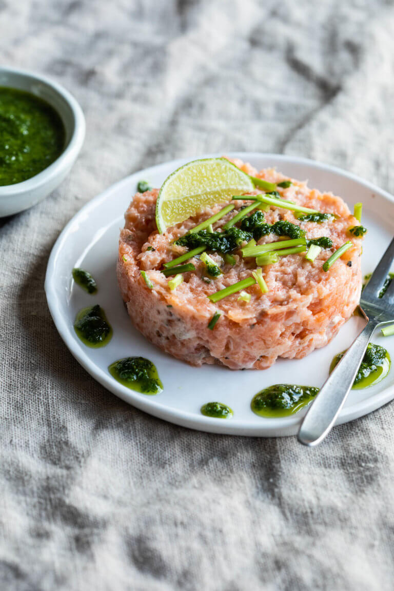 Zalmtartaar met rucola olie