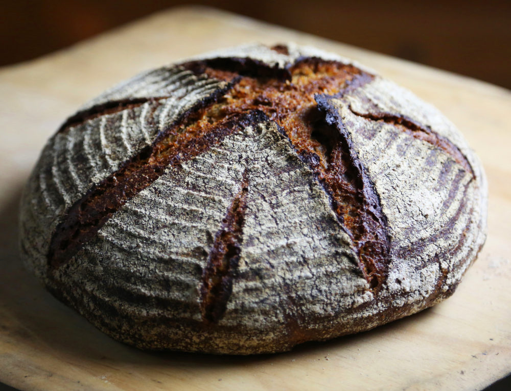 Wit zuurdesembrood