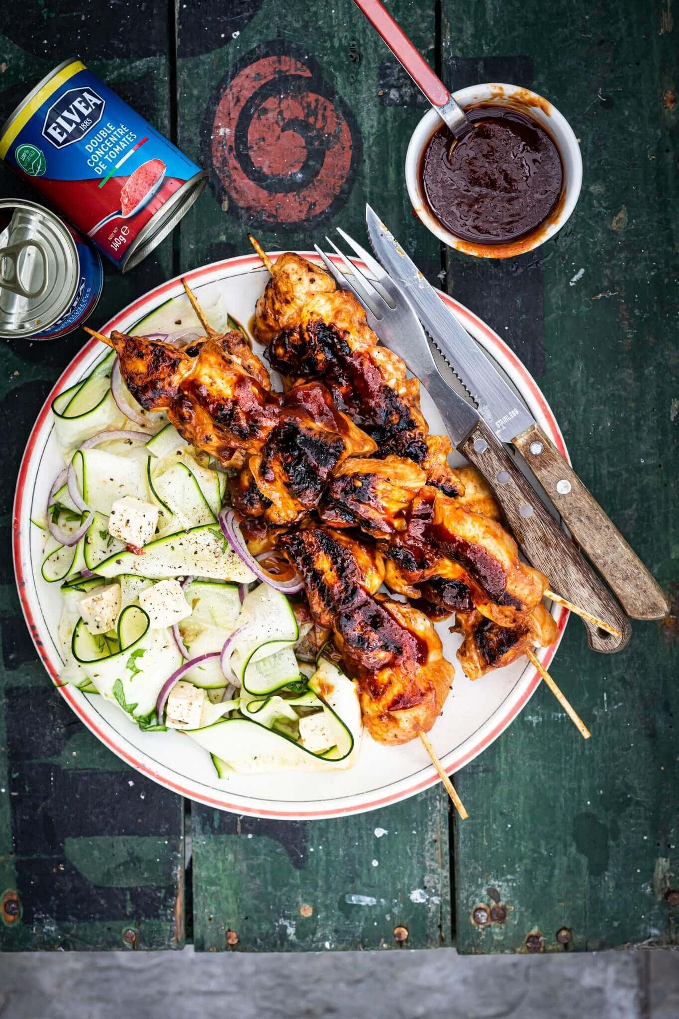 Kipbrochettes en courgettesalade