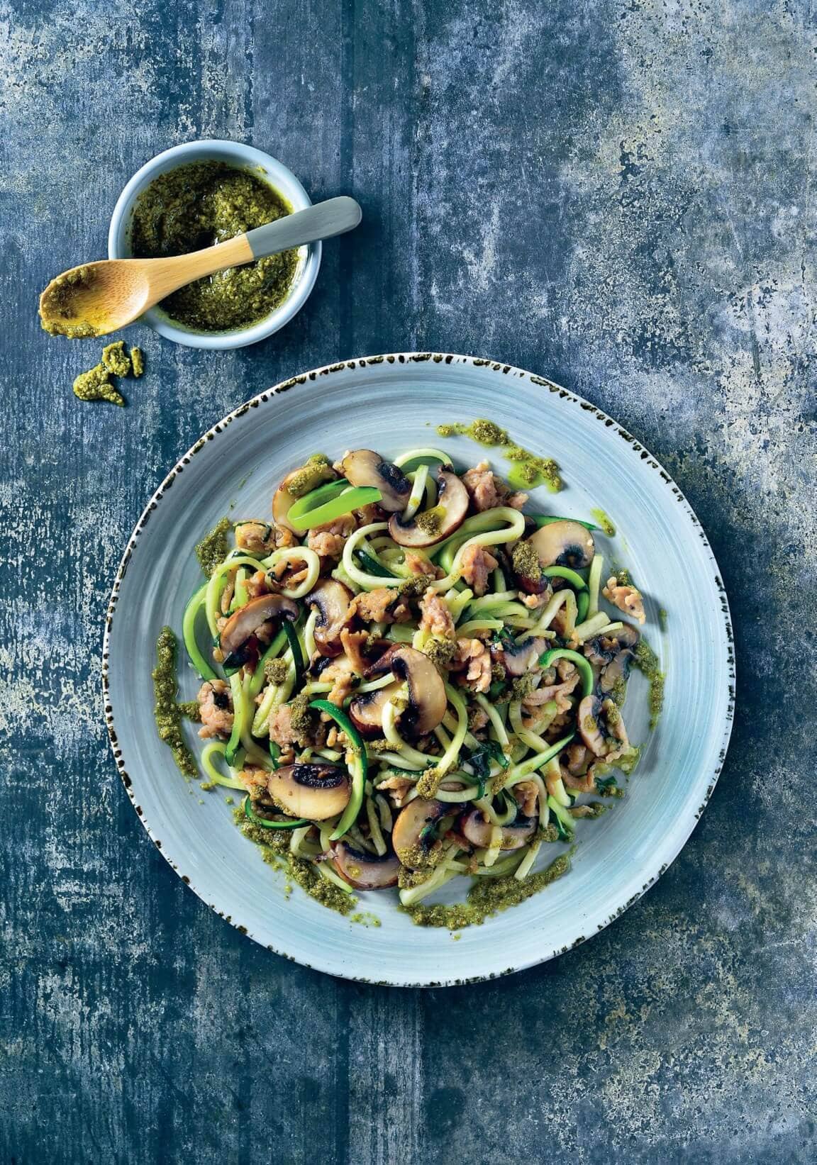 Courgettepasta met champignons en rundergehakt