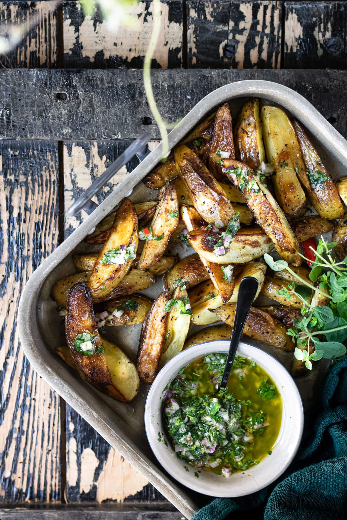 Krokante aardappelpartjes met chimichurri