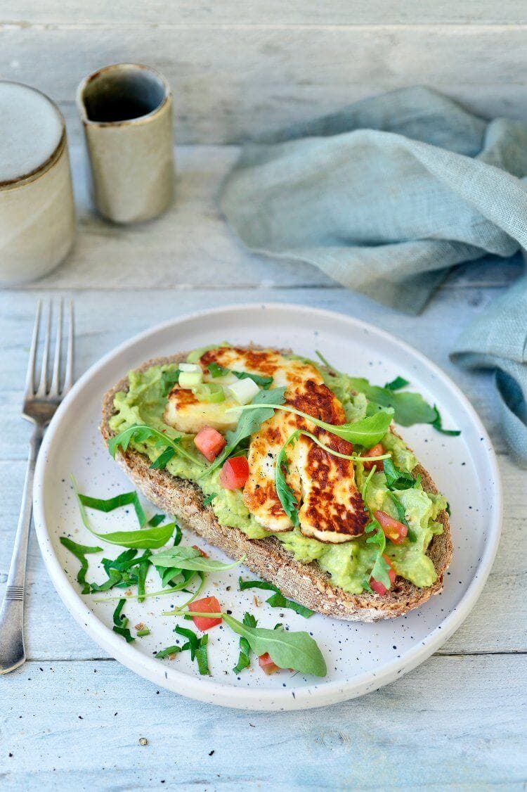 Advocadotoast met halloumi