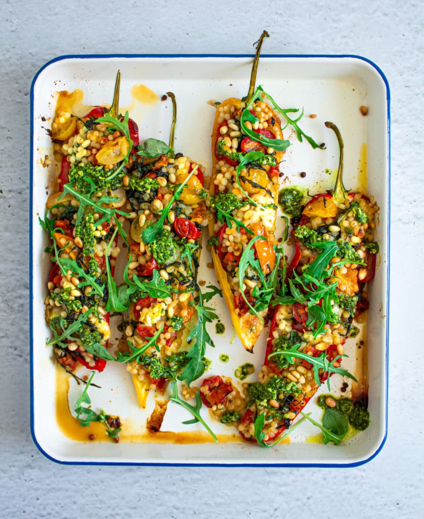 Gevulde paprika met parelcouscous en rucola