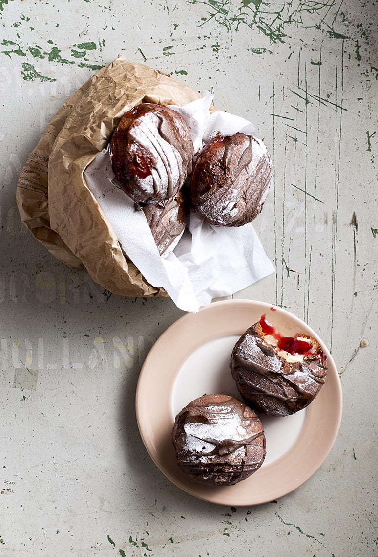 Met jam gevulde donut