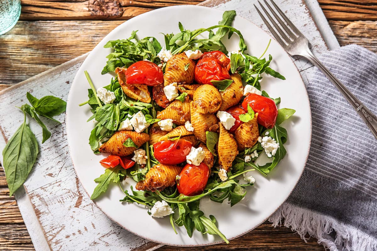 Conchiglie met rode pesto en feta