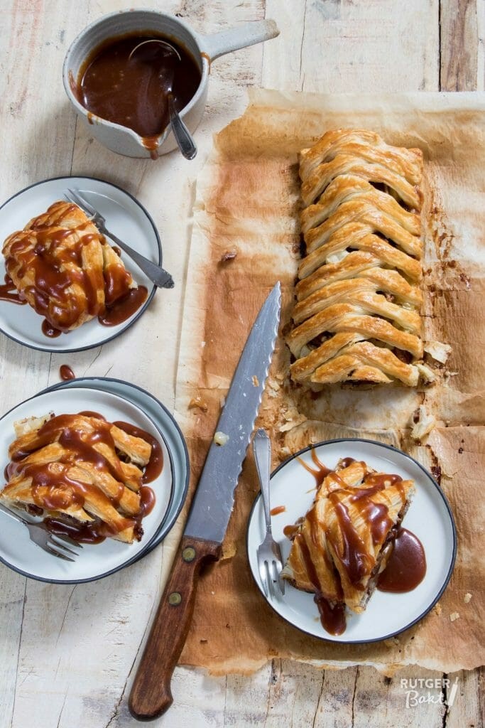 Bladerdeeg met peer, pecan en Karamel