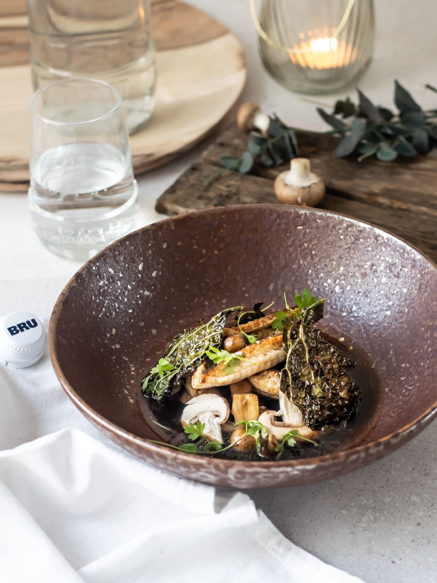Pieterman met paddenstoelenbouillon en krokante groene kool