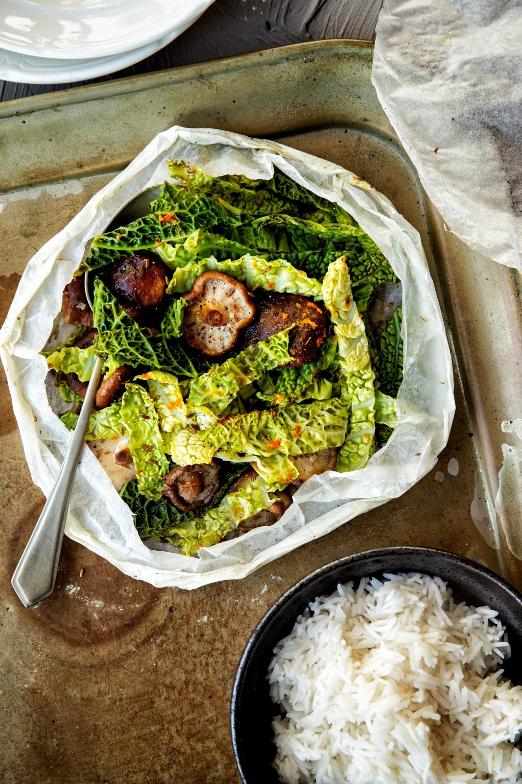 Savooiekool en shiitakes met sinaasappel, knoflook en komijn