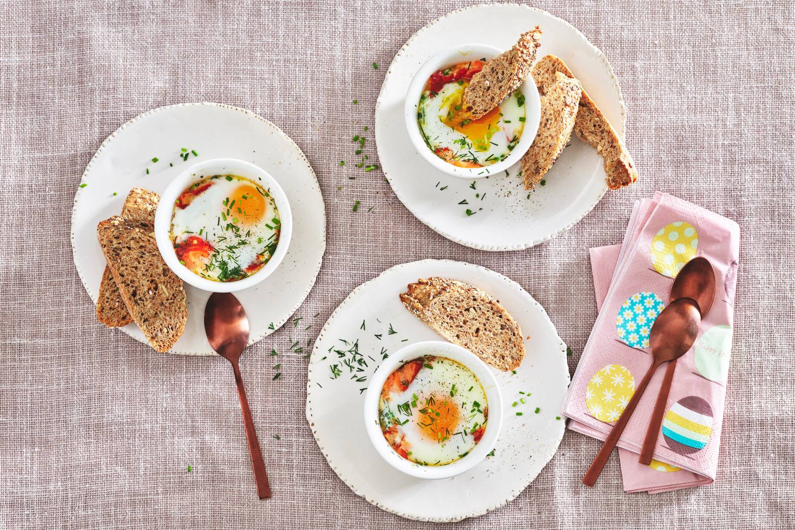 Oeufs en cocotte met zalm