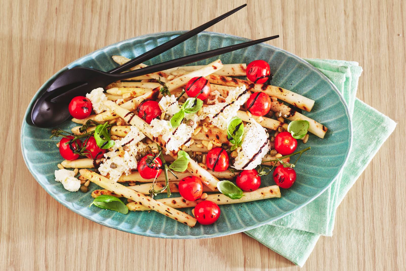 Witte asperges met truffelburrata