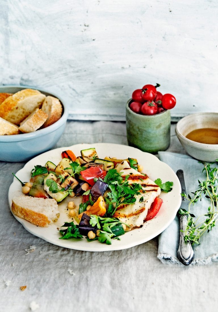 Geroosterde groentesalade met halloumi