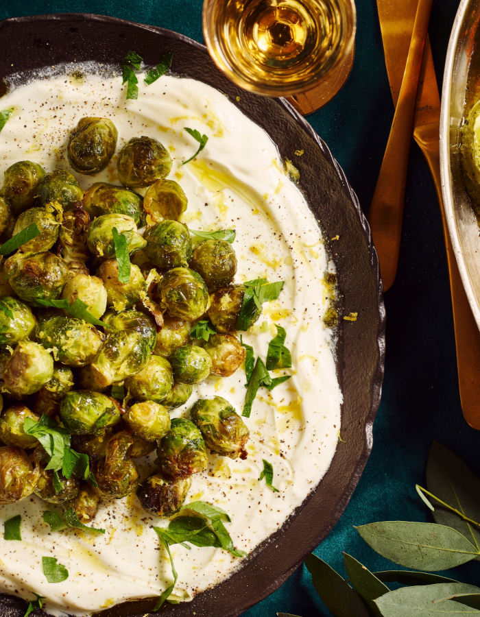 Geroosterde spruitjes met citroenyoghurt