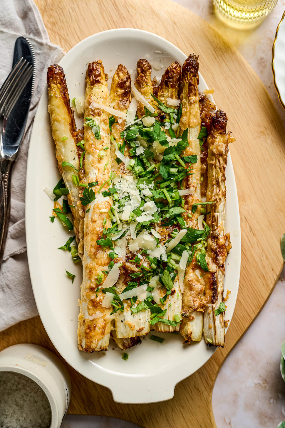 Asperges uit de oven met knoflook & Parmezaan